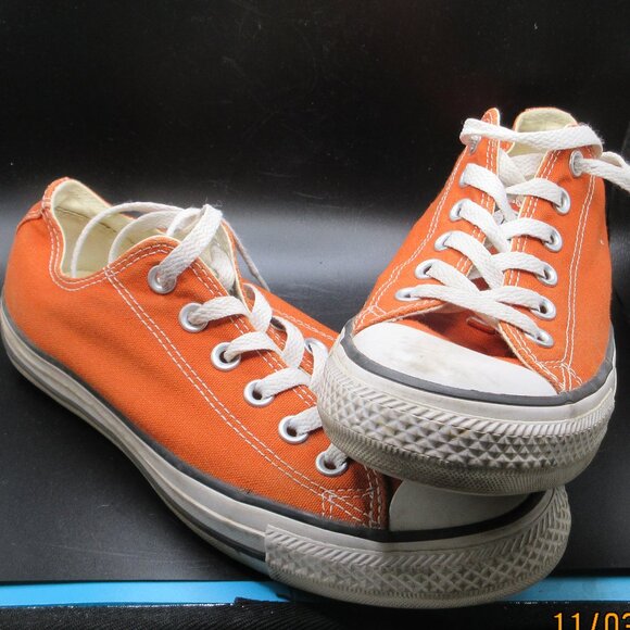 Share CONVERSE ALL STARS~ORANGE COLOR~ UNISEX~WOMEN'S SIZE 8 S SaleAway (4186) - Picture 1 of 7